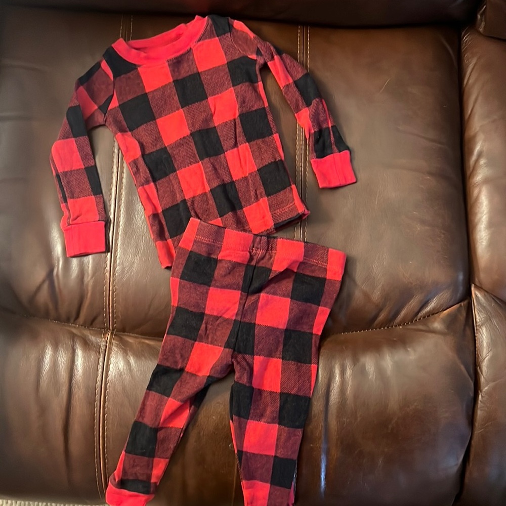 12m gender neutral 2 piece plaid pajama set. Long sleeve and pants. $5